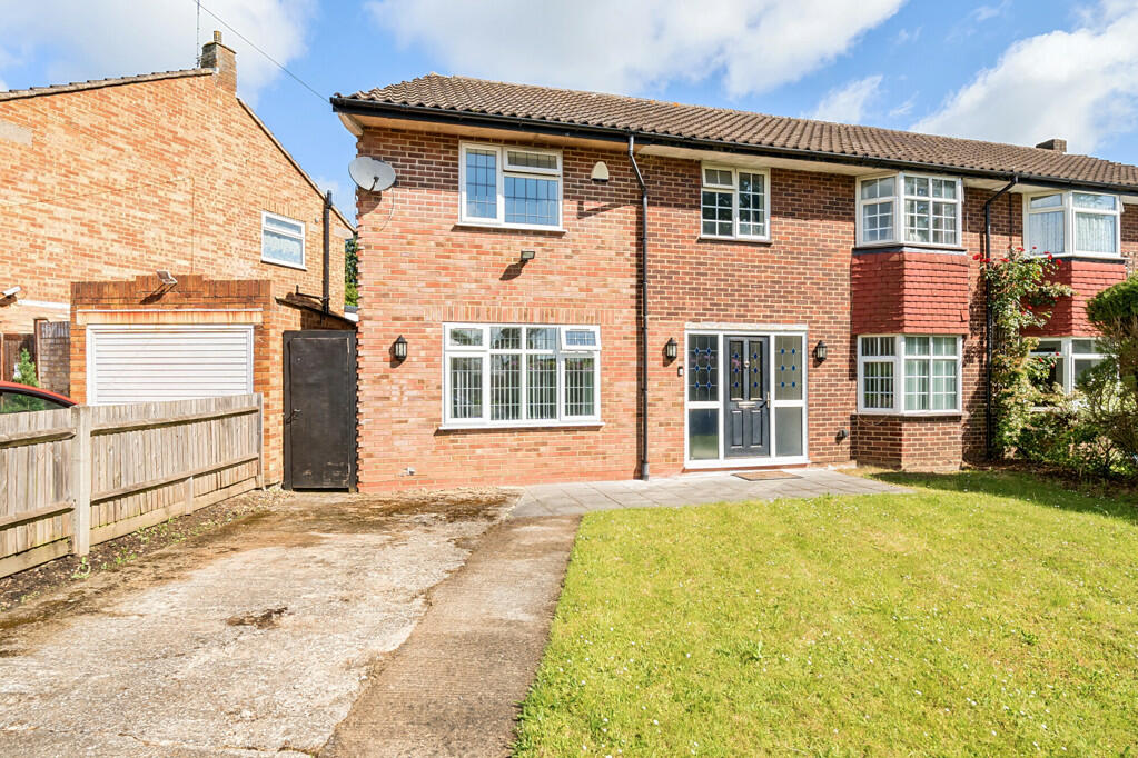 4 bedroom semidetached house for sale in Pinewood Green, Iver