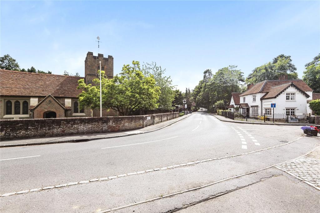 3 bedroom semidetached house for sale in Hay Lane, Fulmer