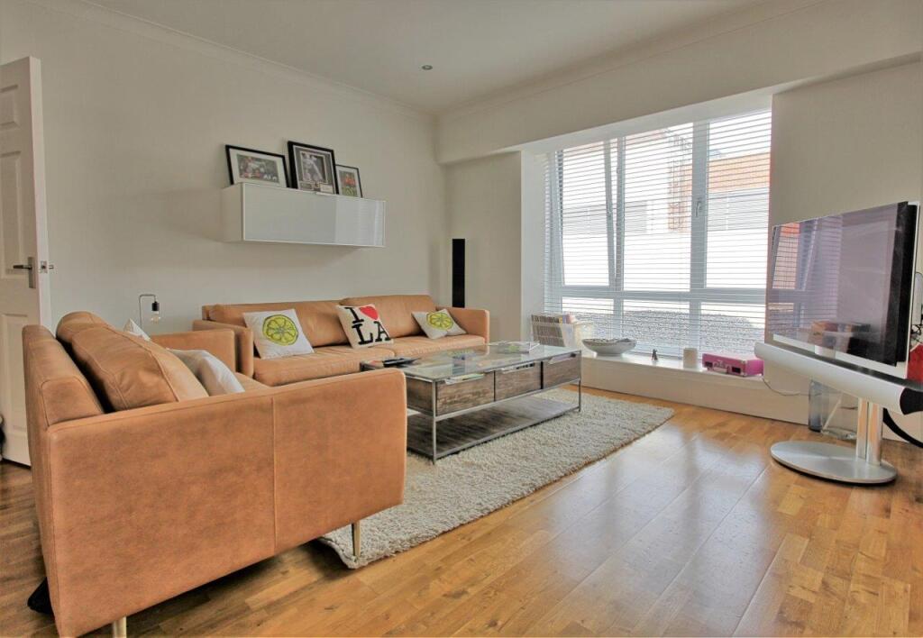 Main image of property: Oakridge House, 37 Station Road, Gerrards Cross, SL9