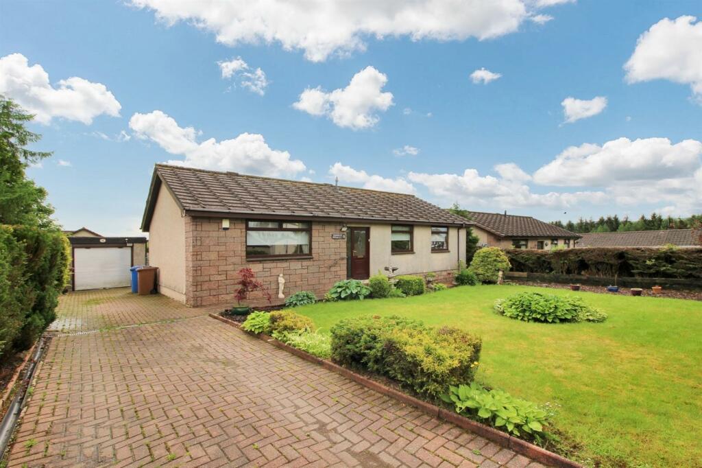 3 bedroom detached bungalow for sale in Willowbrae, Fauldhouse, EH47
