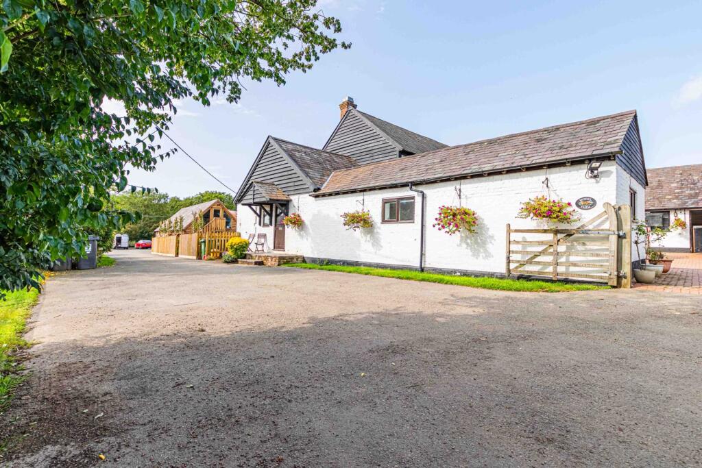 Main image of property: Model Farm, Rossway, Berkhamsted, Hertfordshire, HP4