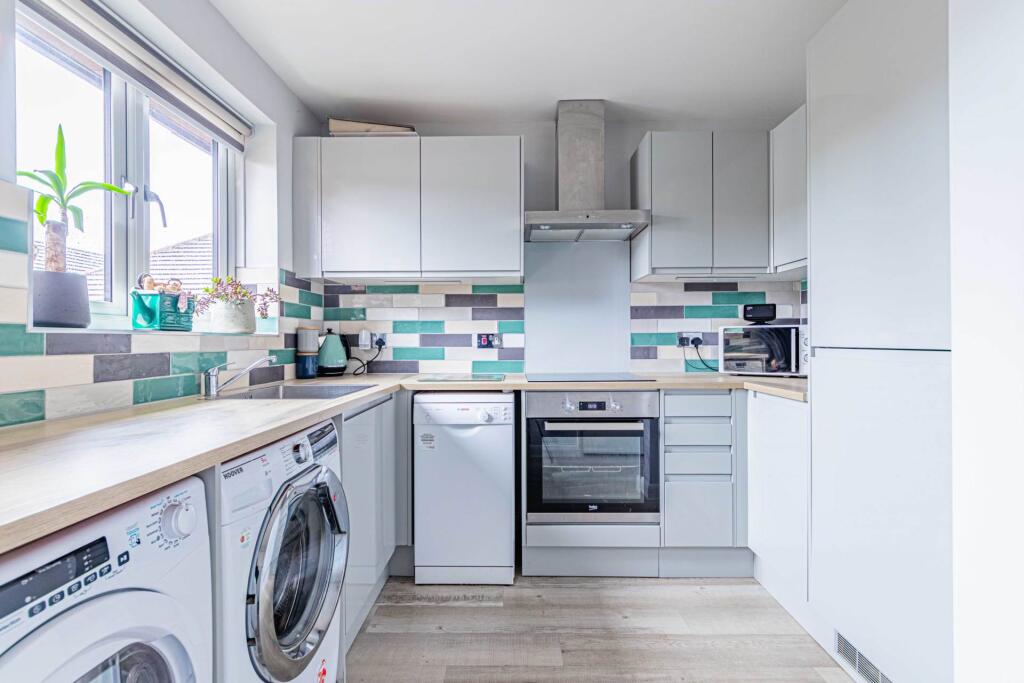 Main image of property: Pirton Court, Great Road, Hemel Hempstead, Hertfordshire, HP2