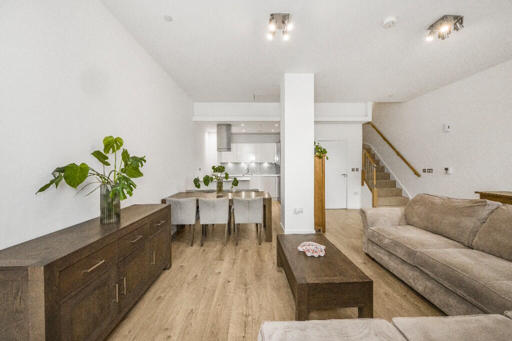 Main image of property: Williamsburg Plaza, London, E14