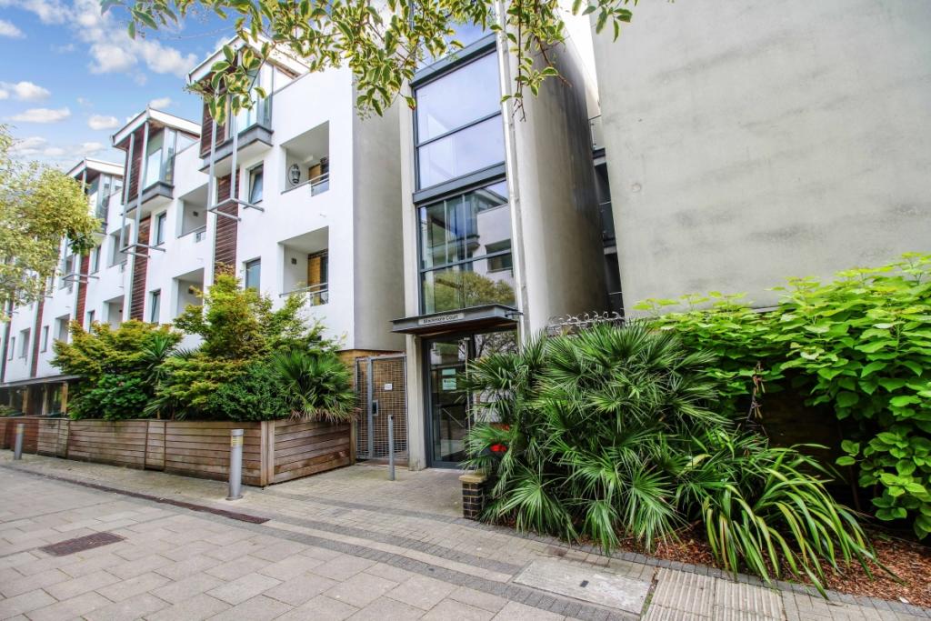 2 bedroom flat for sale in Kingscote Way, Brighton, BN1