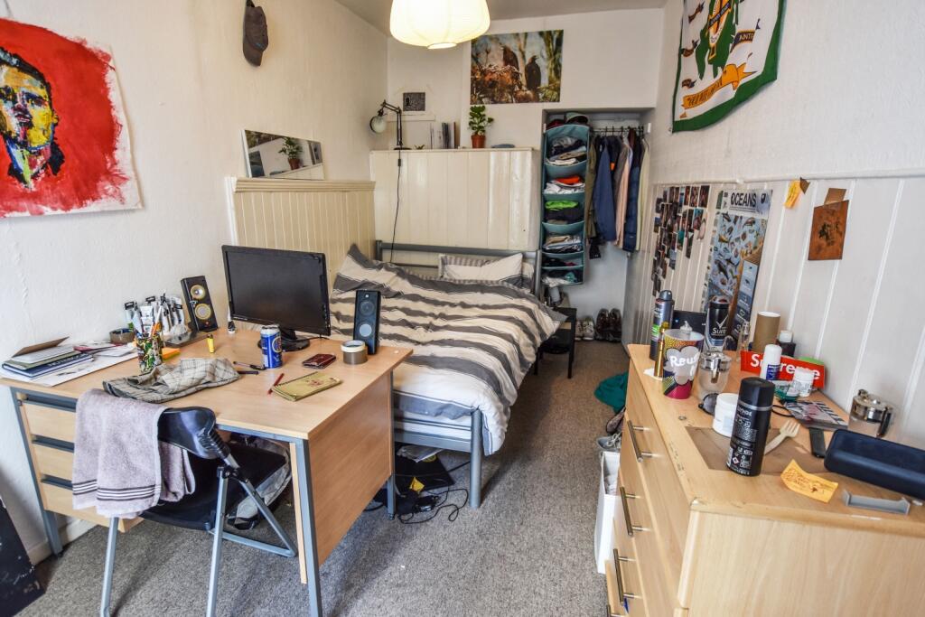 Main image of property: Room 1, Tailors Court, Bristol, BS1 2EY