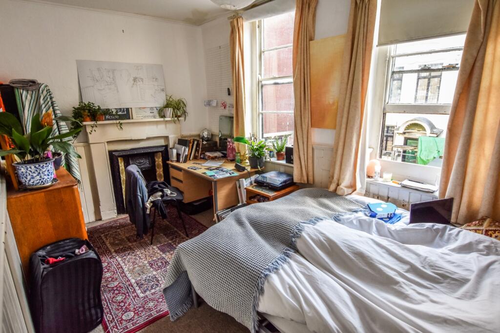 Main image of property: Room 3, Tailors Court, Bristol, BS1 2EY