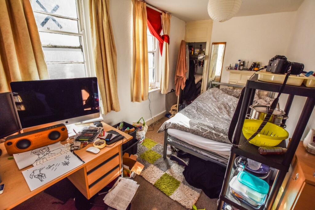 Main image of property: Room 5, Tailors Court, Bristol, BS1 2EY