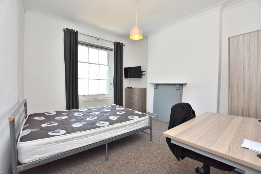 Main image of property: Room 2, 5 Arlington Mansions, Clifton, Bristol, BS8 2EH