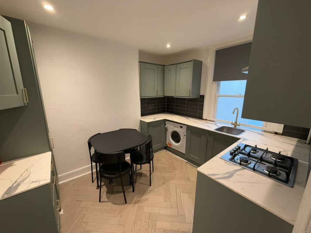 Additional property image - Clarence Square, Brighton