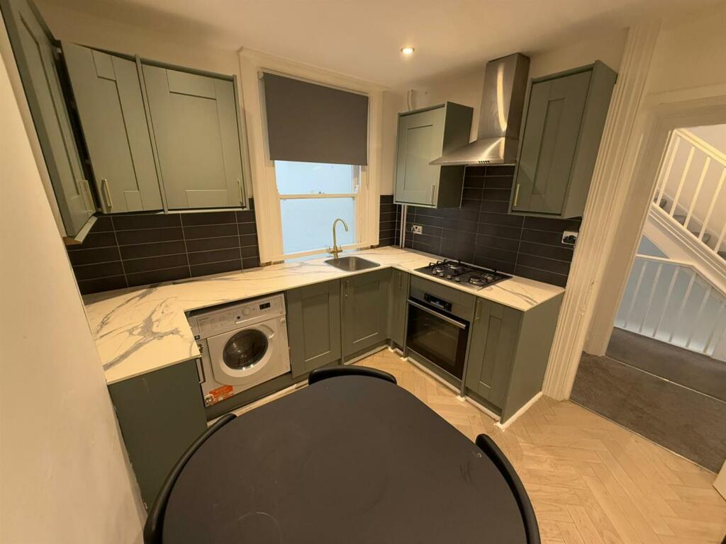 Additional property image - Clarence Square, Brighton