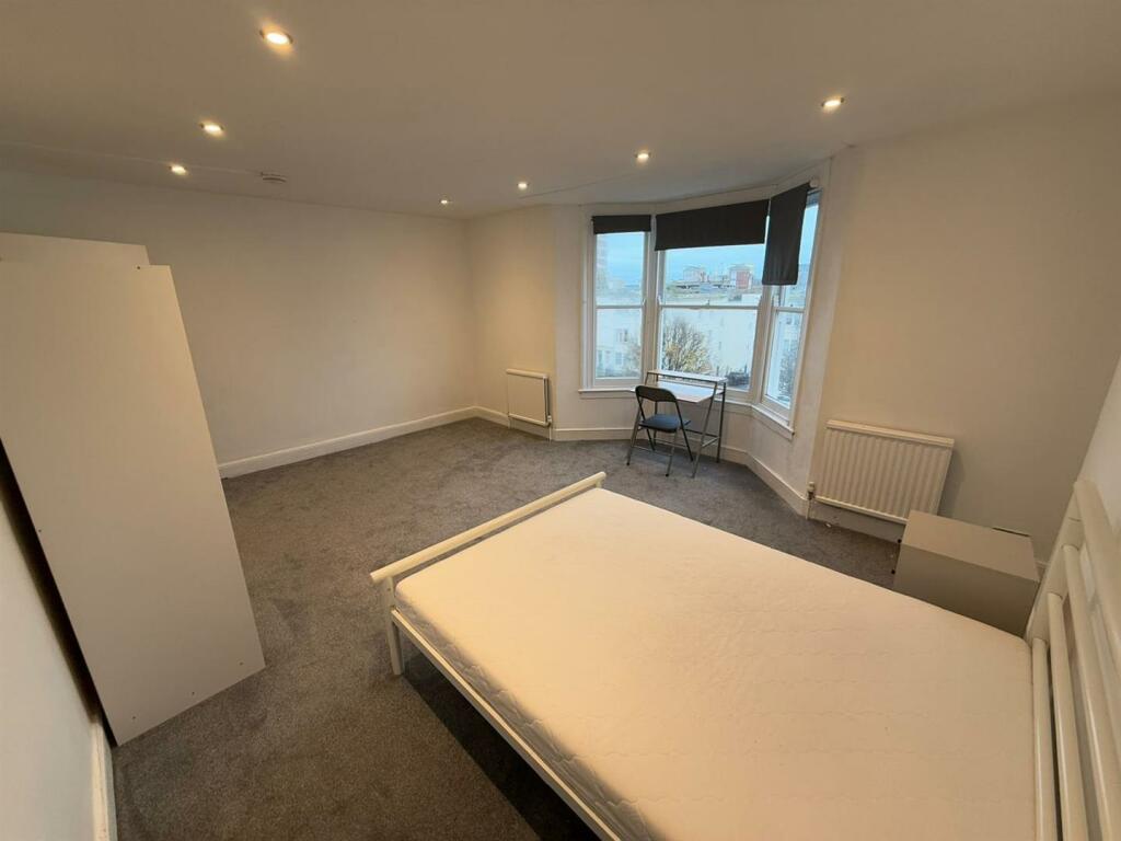 Additional property image - Clarence Square, Brighton