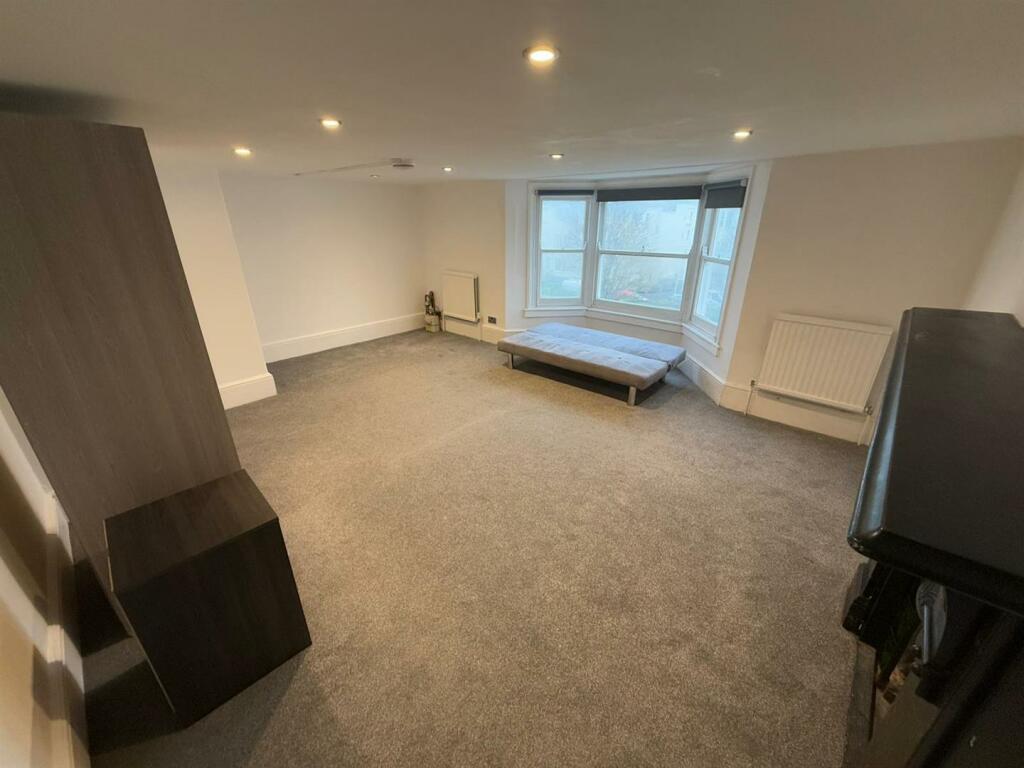 Additional property image - Clarence Square, Brighton