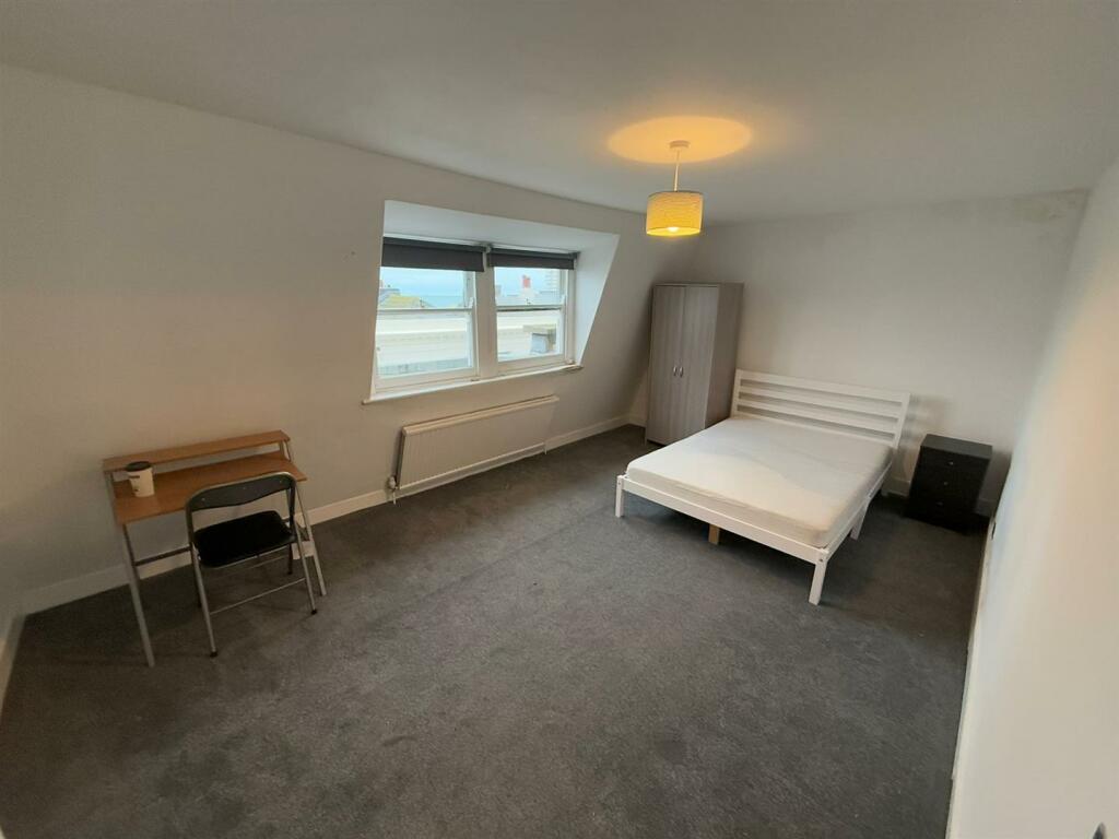 Additional property image - Clarence Square, Brighton