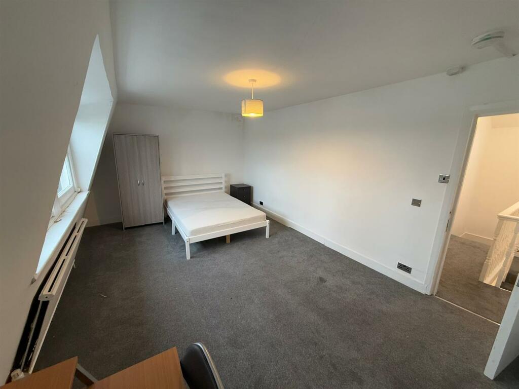 Additional property image - Clarence Square, Brighton