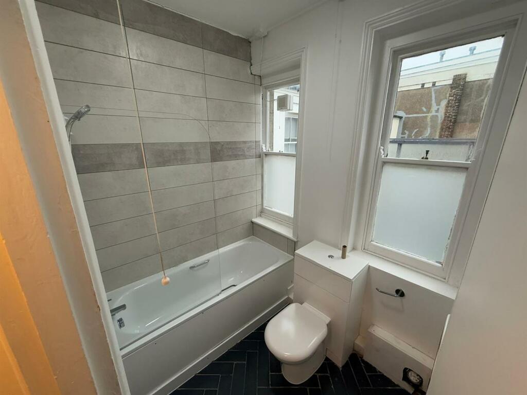 Additional property image - Clarence Square, Brighton