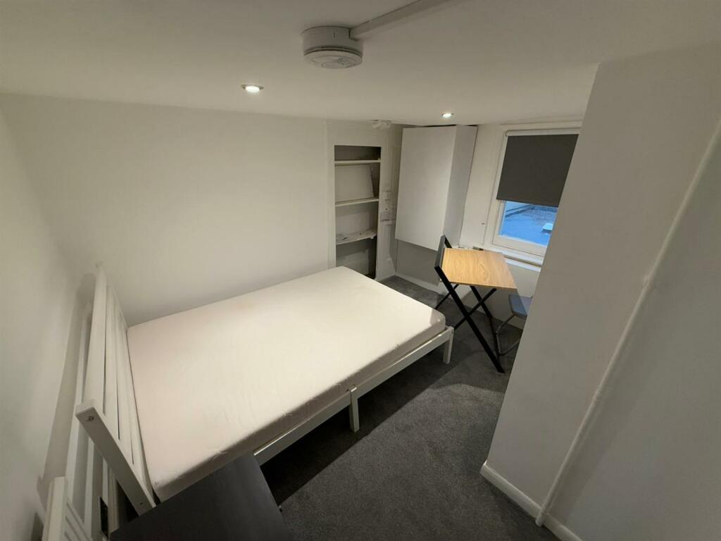 Additional property image - Clarence Square, Brighton