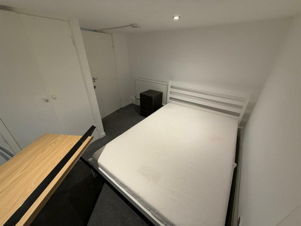 Additional property image - Clarence Square, Brighton