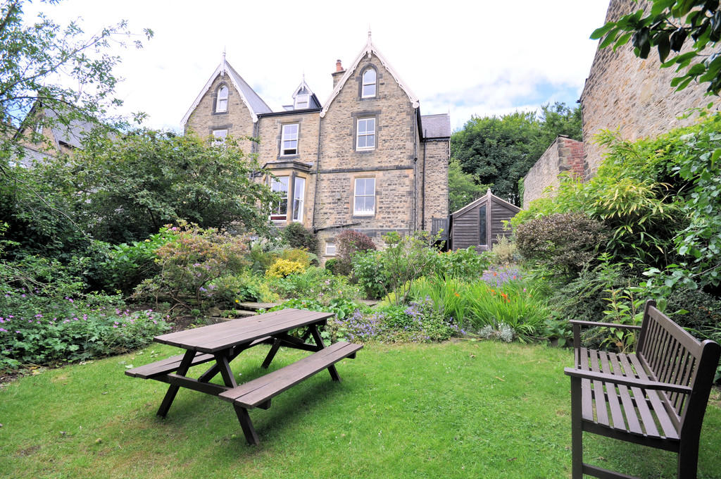 6 bedroom semidetached house for sale in Graham Road, Sheffield, S10