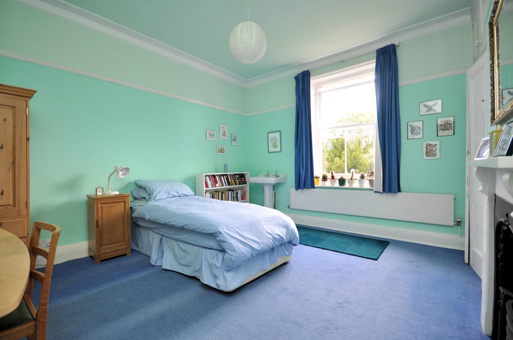 6 bedroom semidetached house for sale in Graham Road, Sheffield, S10