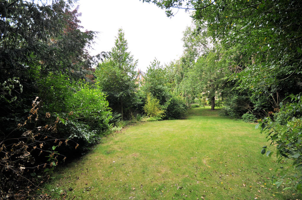 6 bedroom semidetached house for sale in Graham Road, Sheffield, S10