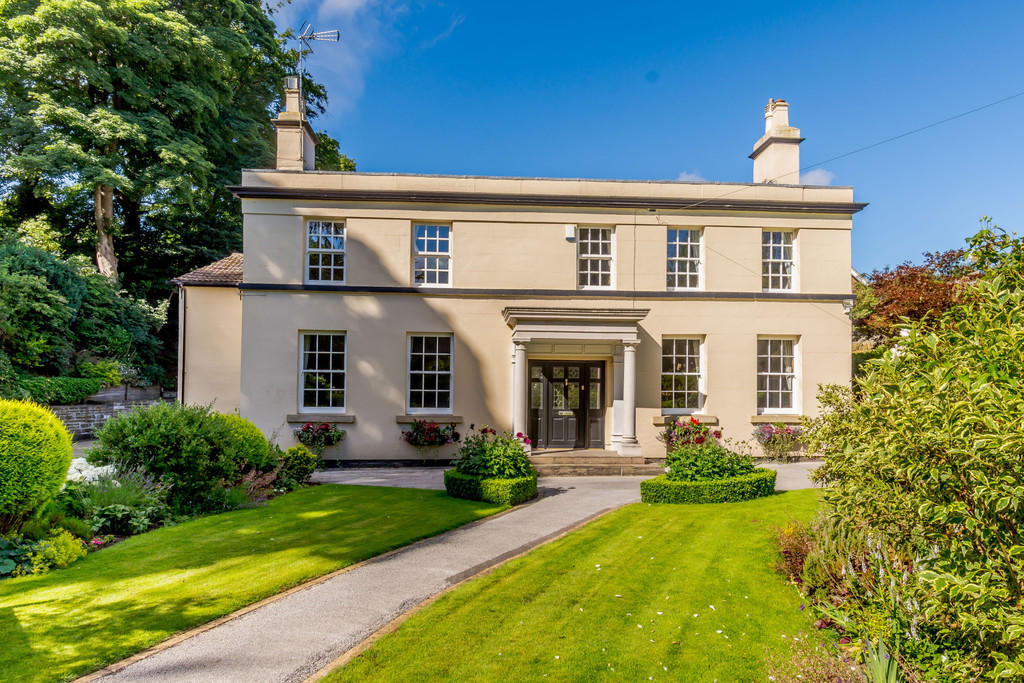 4 bedroom detached house for sale in Green Road, Penistone, Sheffield, S36