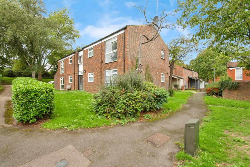 Main image of property: Kimbolton Crescent, Stevenage, Hertfordshire, SG2