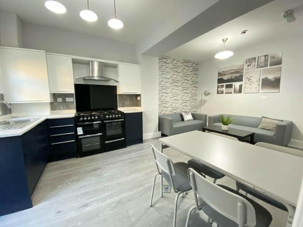 Main image of property: SCHOOL STREET, Huddersfield, HD5