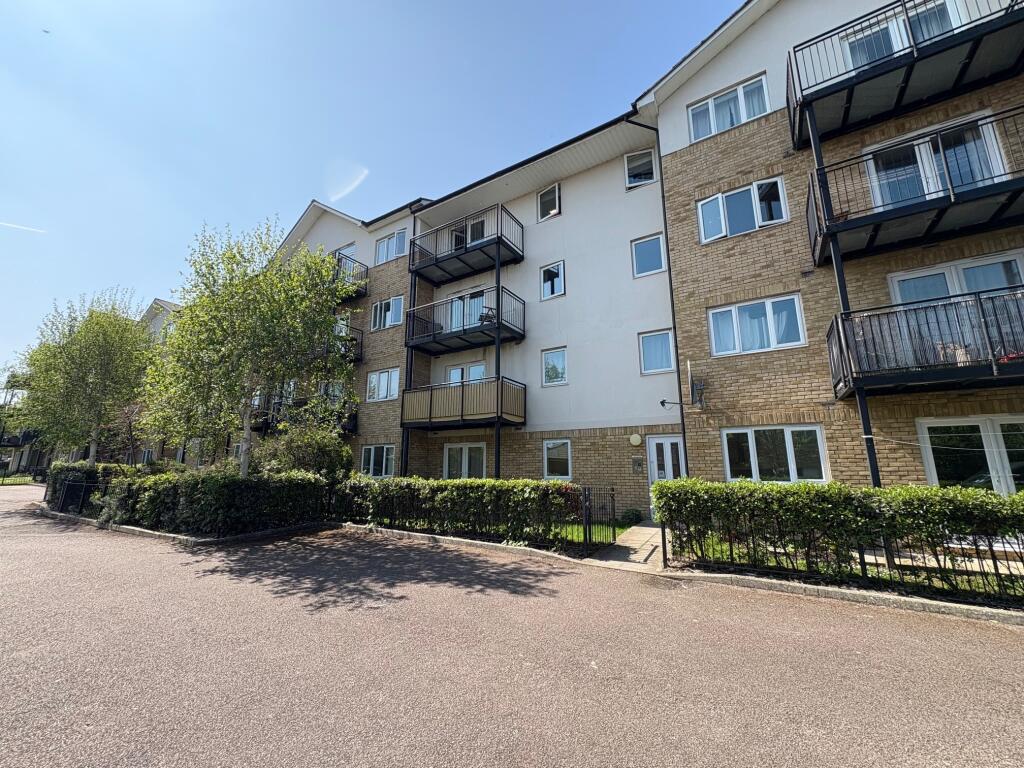 Main image of property: Sharps Court, SG4