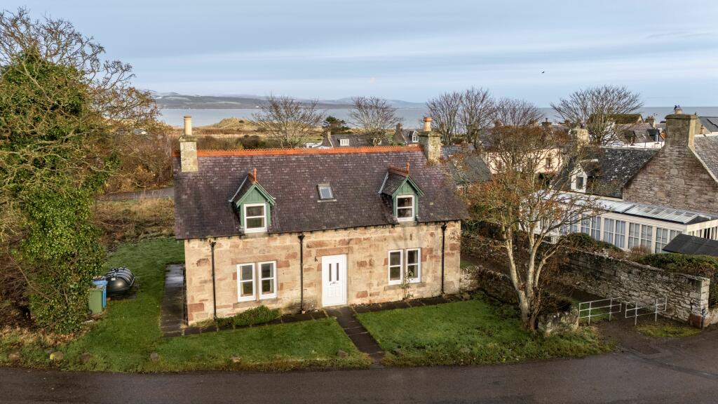 Main image of property: 22 Gate Street, Embo, Sutherland,  IV25 3PS
