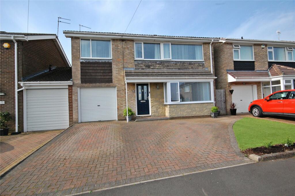 4 bedroom link detached house for sale in Worcester Road, Newton Hall