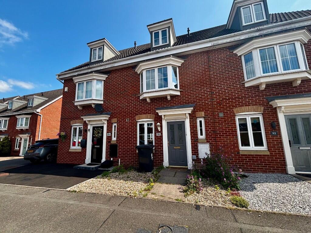 Main image of property: Chaytor Drive, Nuneaton, Warwickshire, CV10