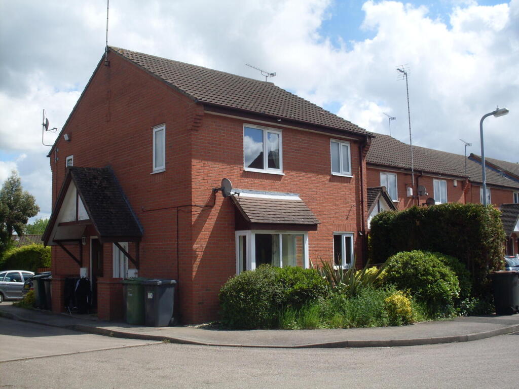 Main image of property: 25 Watersbridge Gardens, Nuneaton