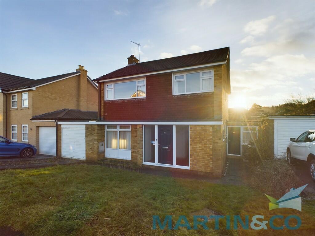 4 bedroom semidetached house for sale in Farndale Drive, Guisborough, TS14