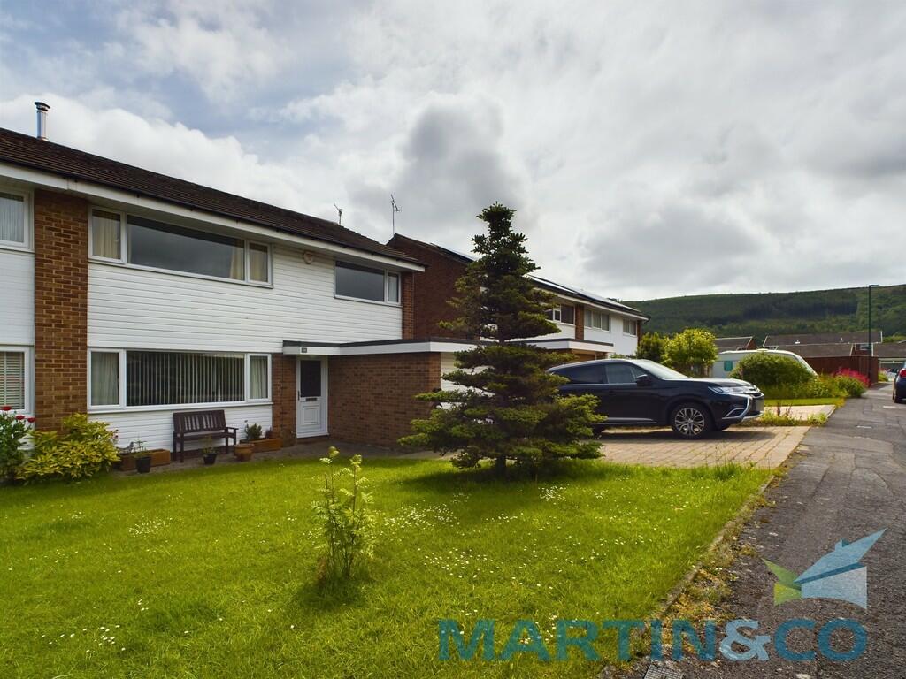 3 bedroom semidetached house for sale in Atherstone Drive, Guisborough