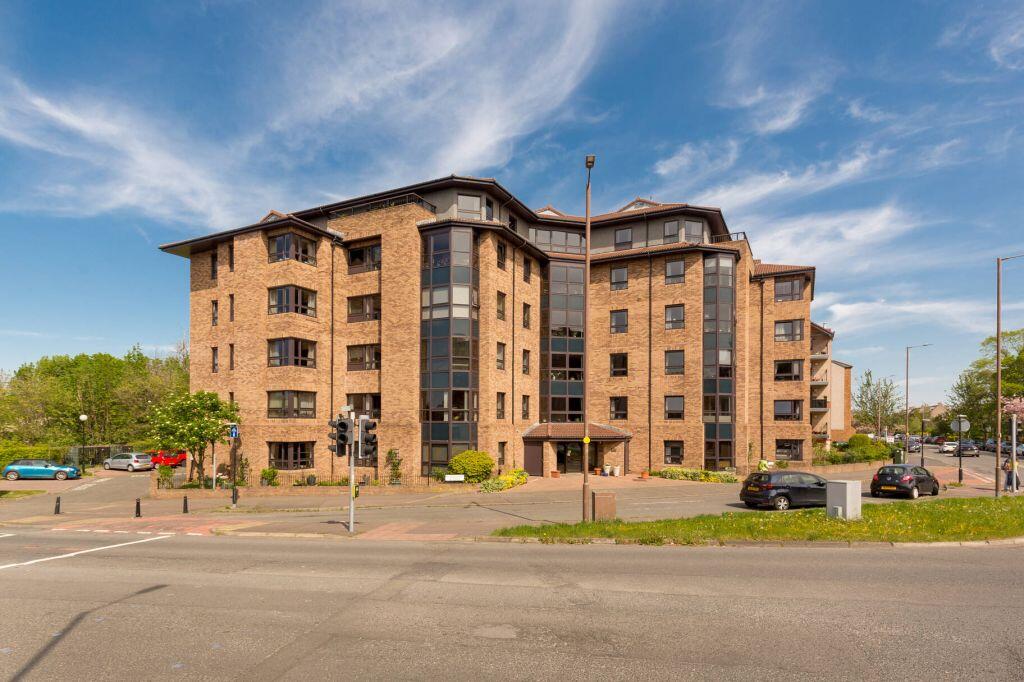 Main image of property: 39/20 Blackford Avenue, Blackford, EH9 3HN