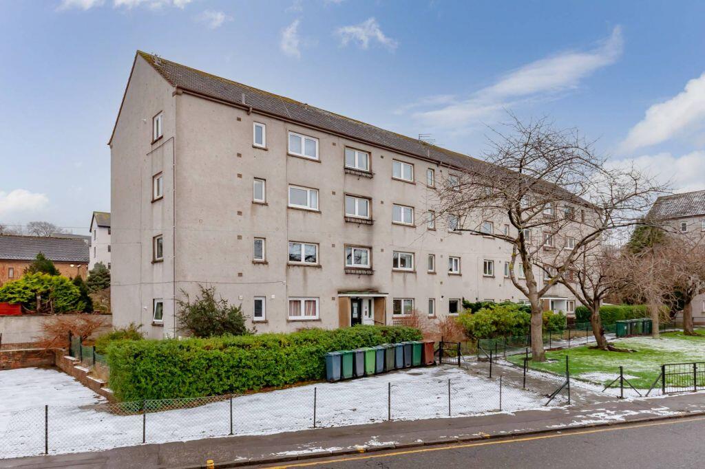 Main image of property: 26e, Oxgangs Avenue, Oxgangs, Edinburgh, EH13 9JD