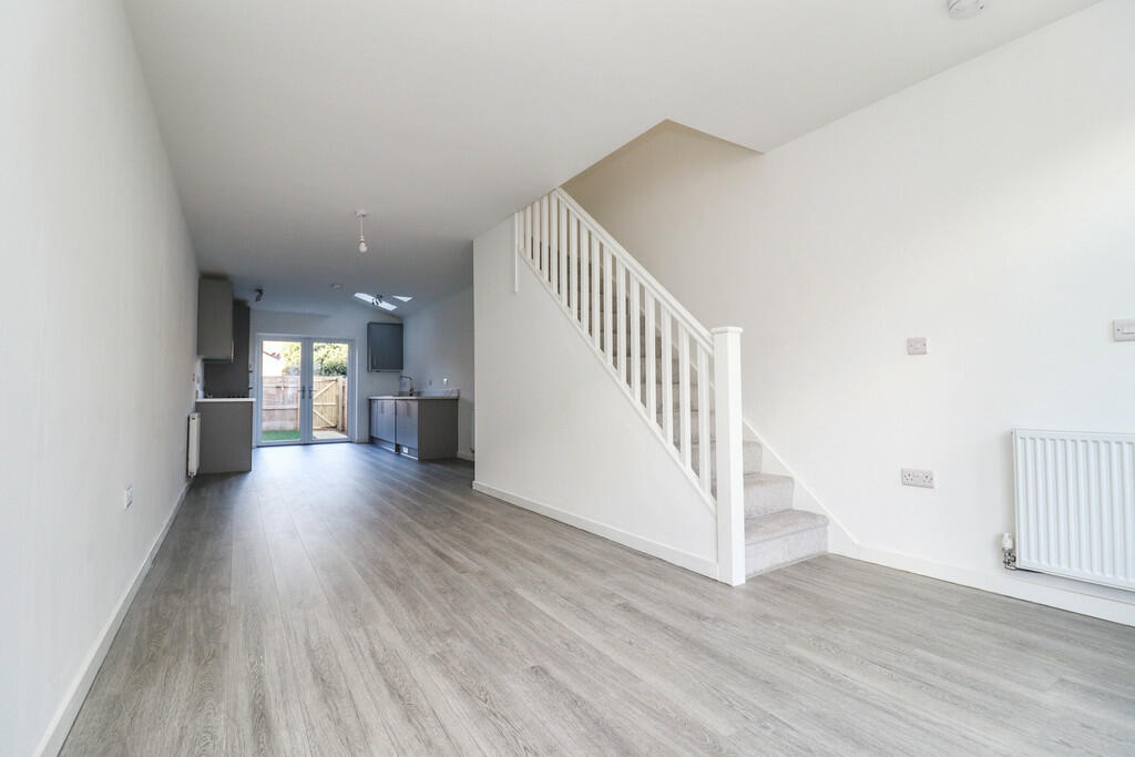 2 bedroom terraced house for sale in Claremont Road, Rugby, CV21