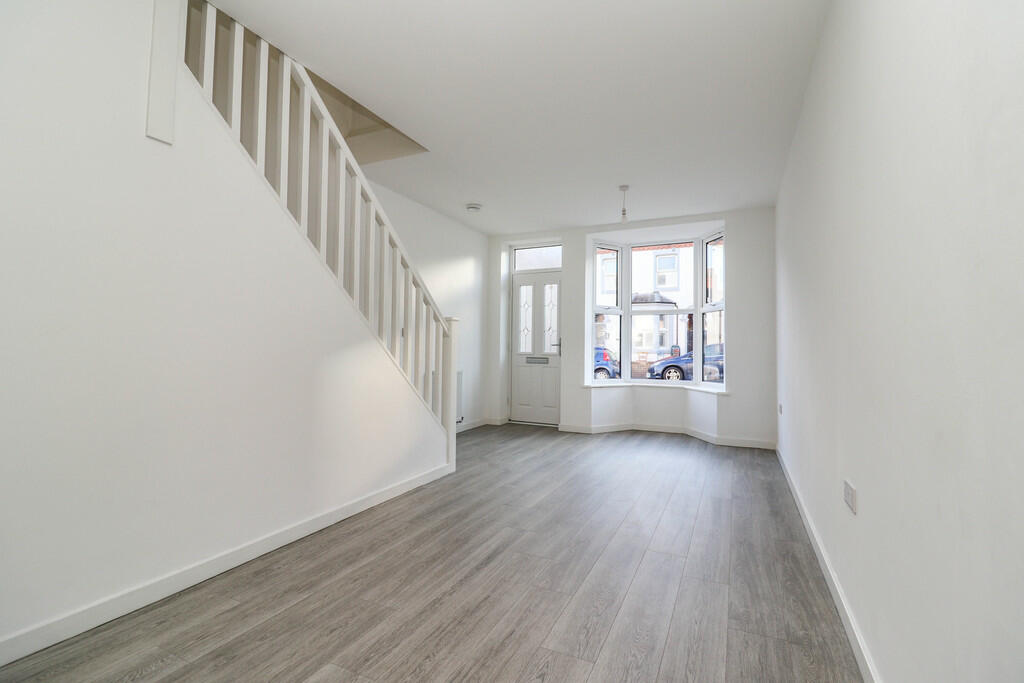 2 bedroom terraced house for sale in Claremont Road, Rugby, CV21