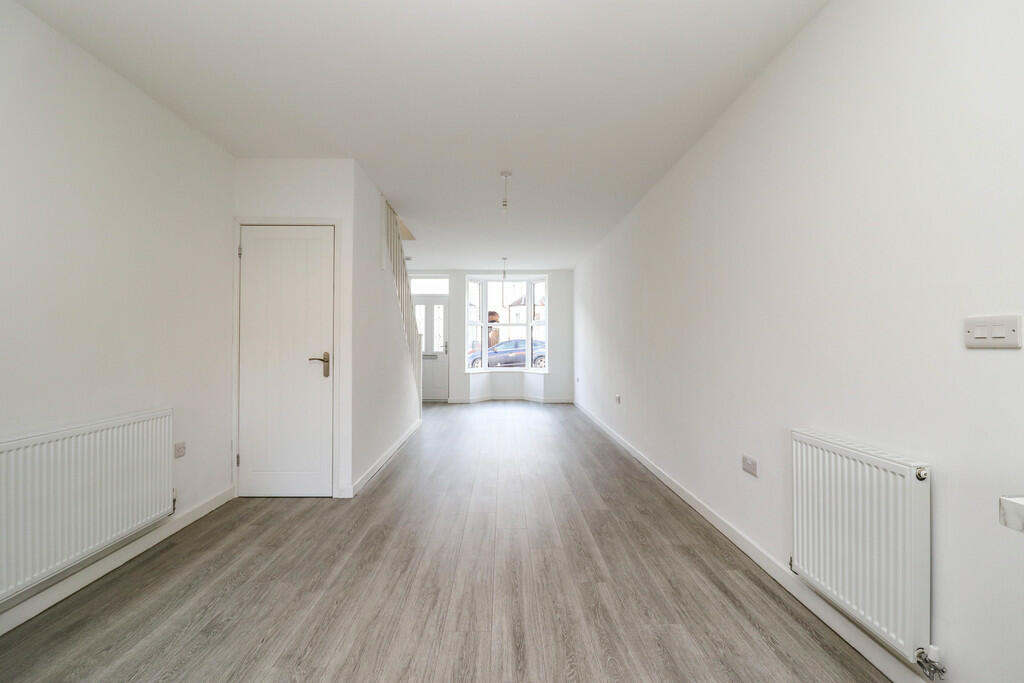 2 bedroom terraced house for sale in Claremont Road, Rugby, CV21