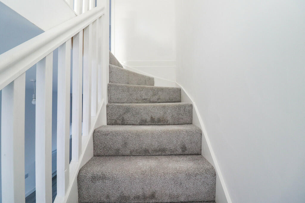 2 bedroom terraced house for sale in Claremont Road, Rugby, CV21