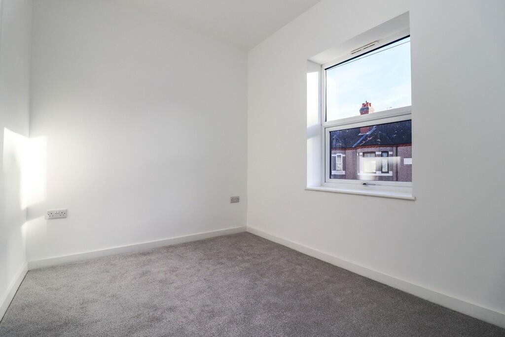 2 bedroom terraced house for sale in Claremont Road, Rugby, CV21