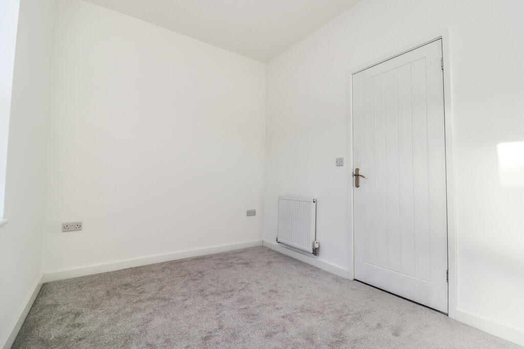 2 bedroom terraced house for sale in Claremont Road, Rugby, CV21