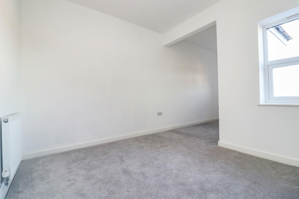 2 bedroom terraced house for sale in Claremont Road, Rugby, CV21