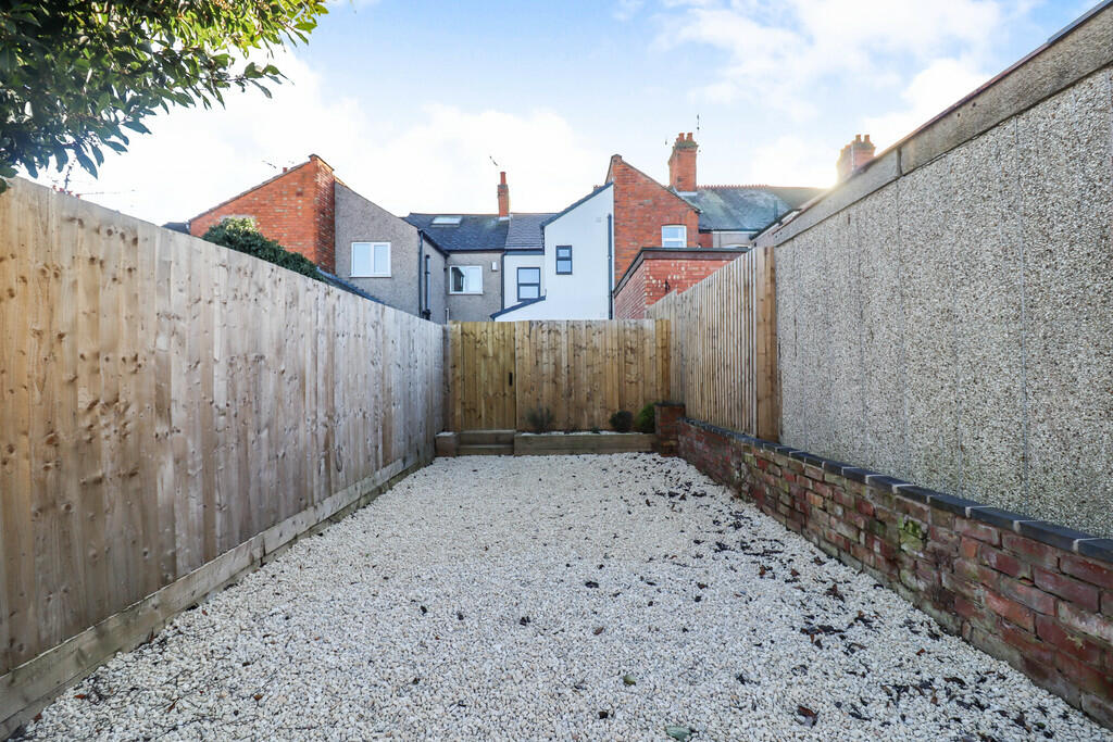 2 bedroom terraced house for sale in Claremont Road, Rugby, CV21