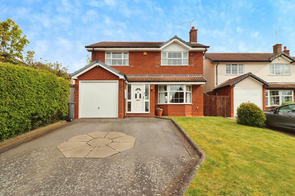 4 bedroom detached house for sale in Roberts Close, Stretton On