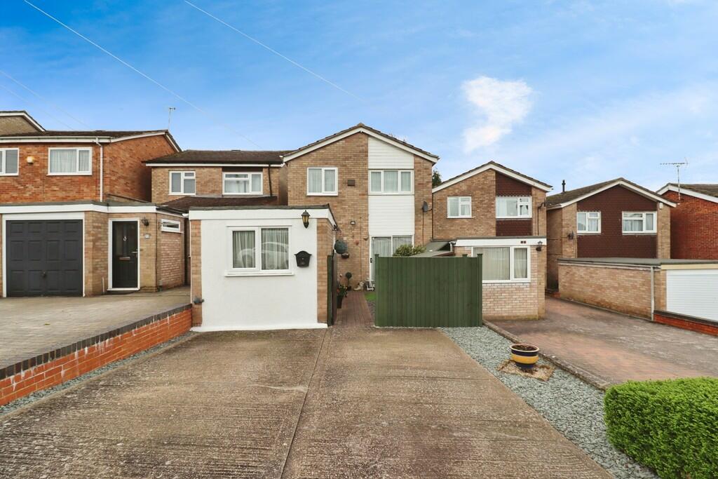 3 bedroom link detached house for sale in Barrington Road, Bilton