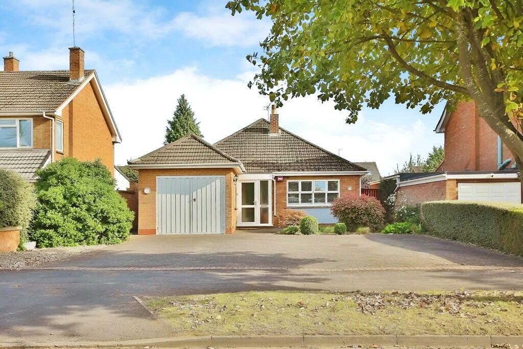 3 bedroom detached bungalow for sale in Long Furlong, Rugby