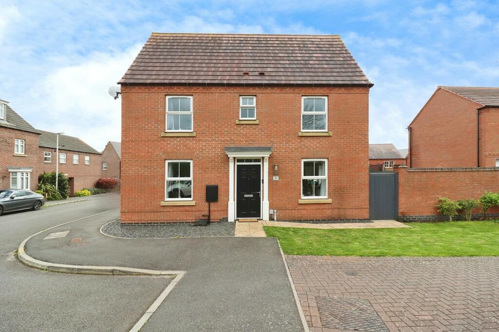 3 bedroom semidetached house for sale in Bugle Close, Coton Park