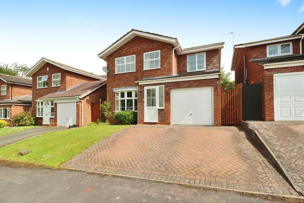 4 bedroom detached house for sale in Hazelwood Close, Dunchurch, Rugby