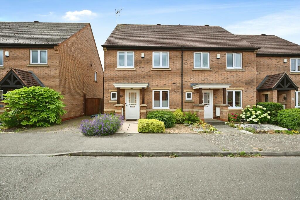 3 bedroom end of terrace house for sale in Frewen Road, Cawston, Rugby